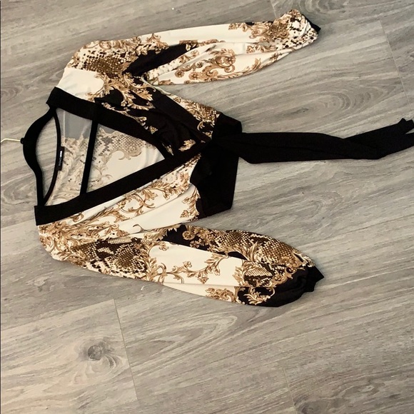 Long sleeve snakeskin creme pattern - Picture 1 of 2